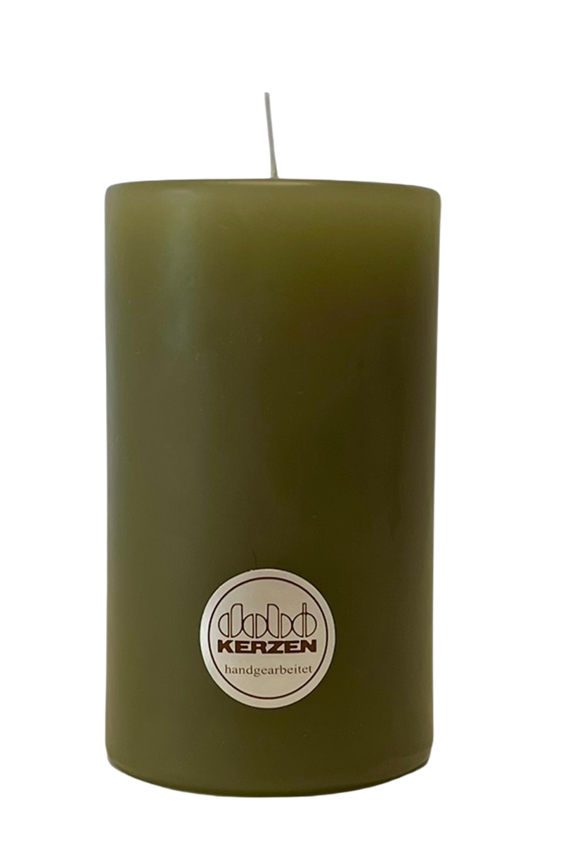 Oliv Dobo-Kerze – handgegossen & rußfrei | Elegantes Design aus Deutschland