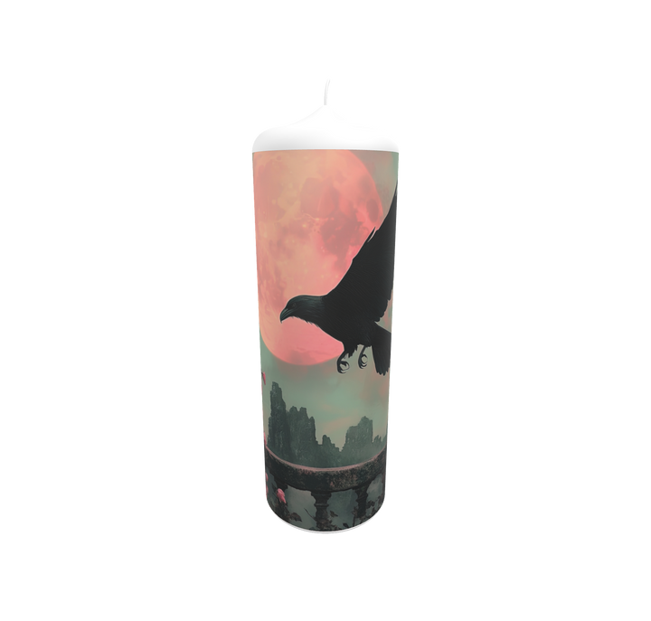Künstlerkerze mit stilisierter Sonne und schwarzem Vogel auf rosafarbenem Hintergrund – poetisches Motiv zwischen Licht, Schatten und Symbolik.