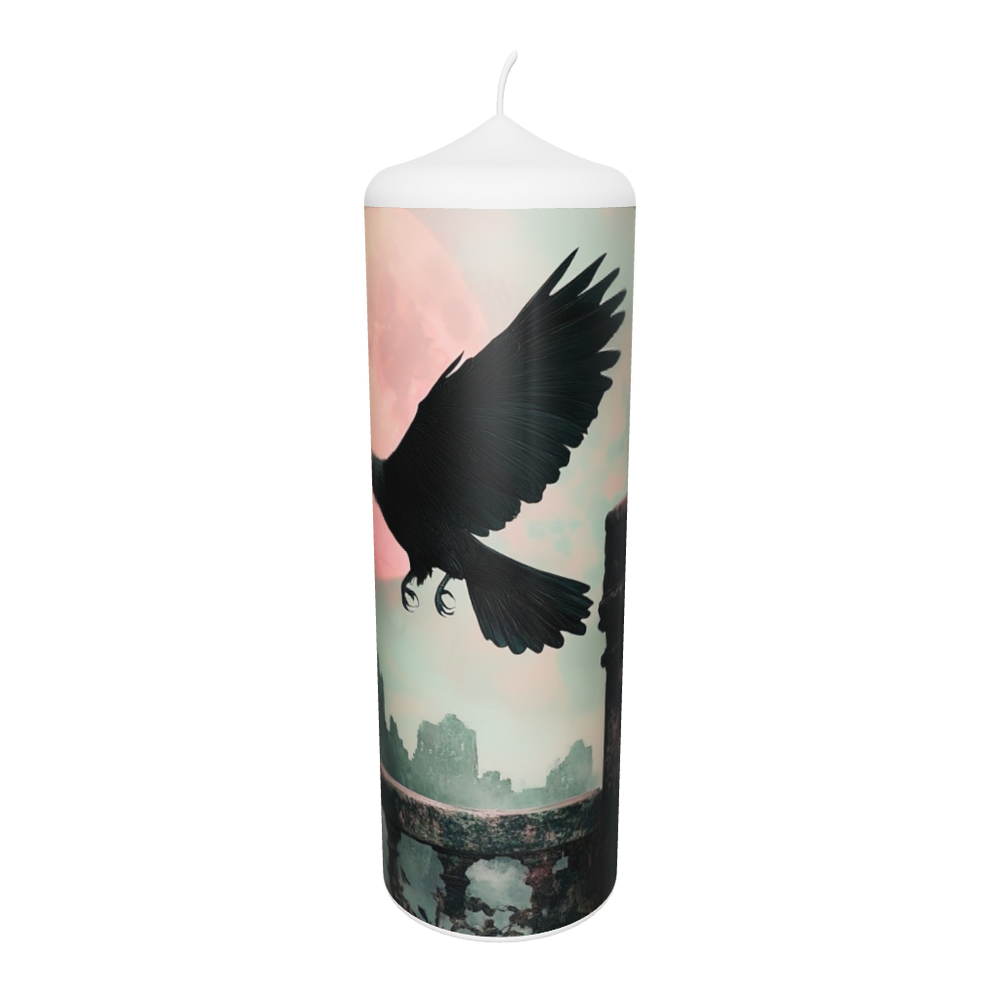 Künstlerkerze mit stilisierter Sonne und schwarzem Vogel auf rosafarbenem Hintergrund – poetisches Motiv zwischen Licht, Schatten und Symbolik als 3d Ansicht.