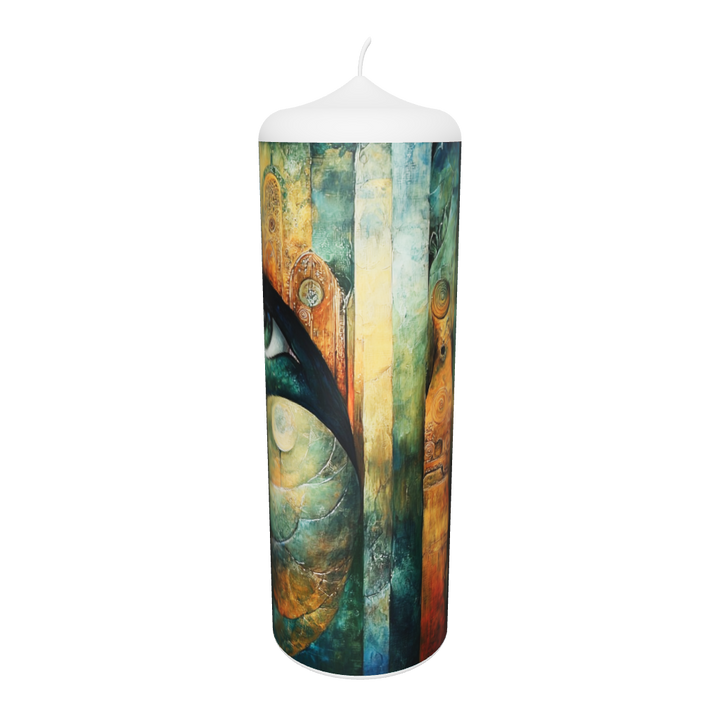 Künstlerkerze mit abstraktem Auge und sphärischem Farbverlauf in Blau- und Goldtönen – symbolisches Motiv für Ewigkeit, Wahrnehmung und Inneres Licht.