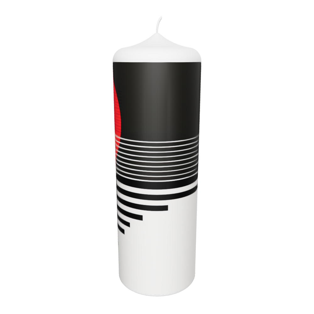 Künstlerkerze mit reduzierter schwarz-roter Geometrie – abstraktes Design aus Linien und Kreisformen als Symbol für Balance und Dualität.