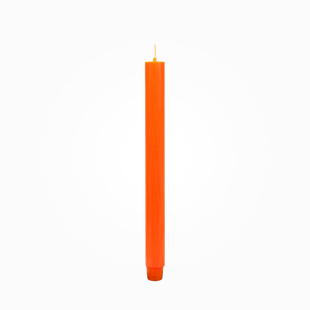 Flachkopf-Stabkerze in orange, durchgefärbt, freigestellt
