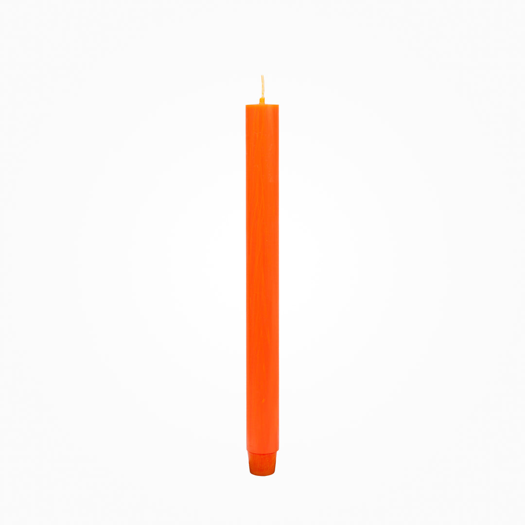 Flachkopf-Stabkerze in orange, durchgefärbt, freigestellt
