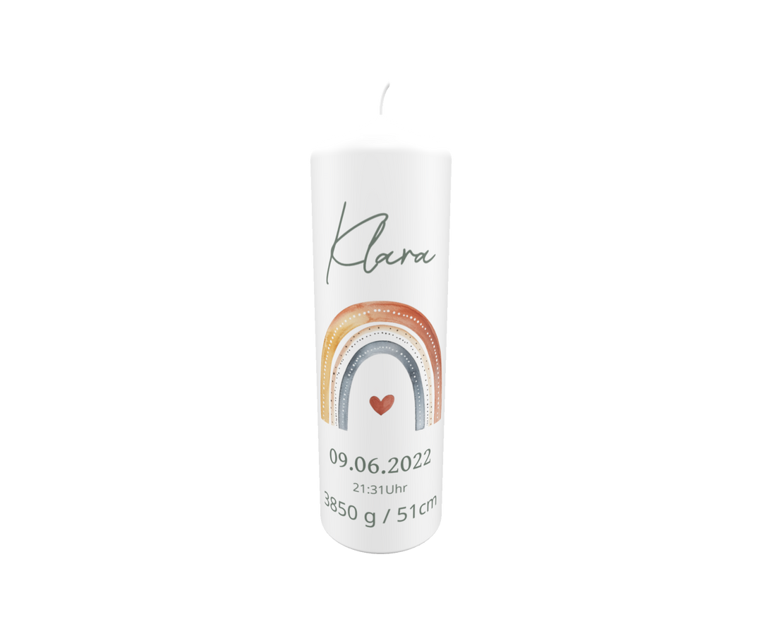 Personalisierte Geburtskerze mit Name Klara, naturfarbenem Regenbogen, Herzsymbol und Geburtsdaten – inkl. Gewicht, Größe und Uhrzeit