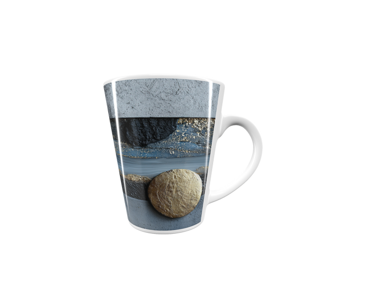 „Latte-Tasse konisch mit abstraktem Motiv in Blau, Schwarz und Gold, inspiriert von Bauhaus & moderner Kunst“