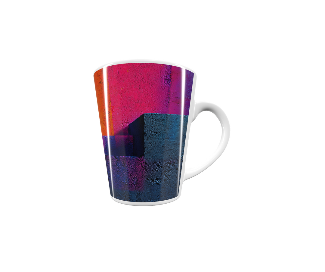„Latte-Tasse konisch mit abstrakter Treppenstruktur in Neonfarben Pink, Gelb, Blau und Orange, inspiriert von Pop-Art“
