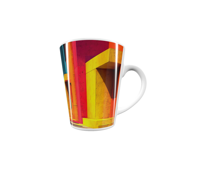 „Latte-Tasse konisch mit architektonischem Neon-Motiv, bunte Fassaden in Pink, Gelb, Blau, Orange und Grün“