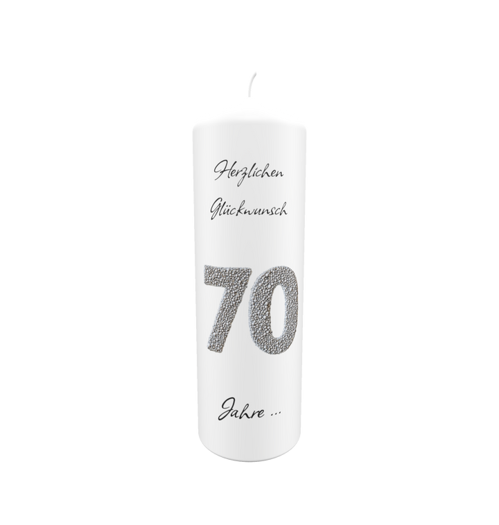 Weiße Jubiläumskerze mit silberner Zahl 70 in Glitzeroptik und Aufschrift „Herzlichen Glückwunsch – 70 Jahre …“, ideal für feierliche Jubiläen