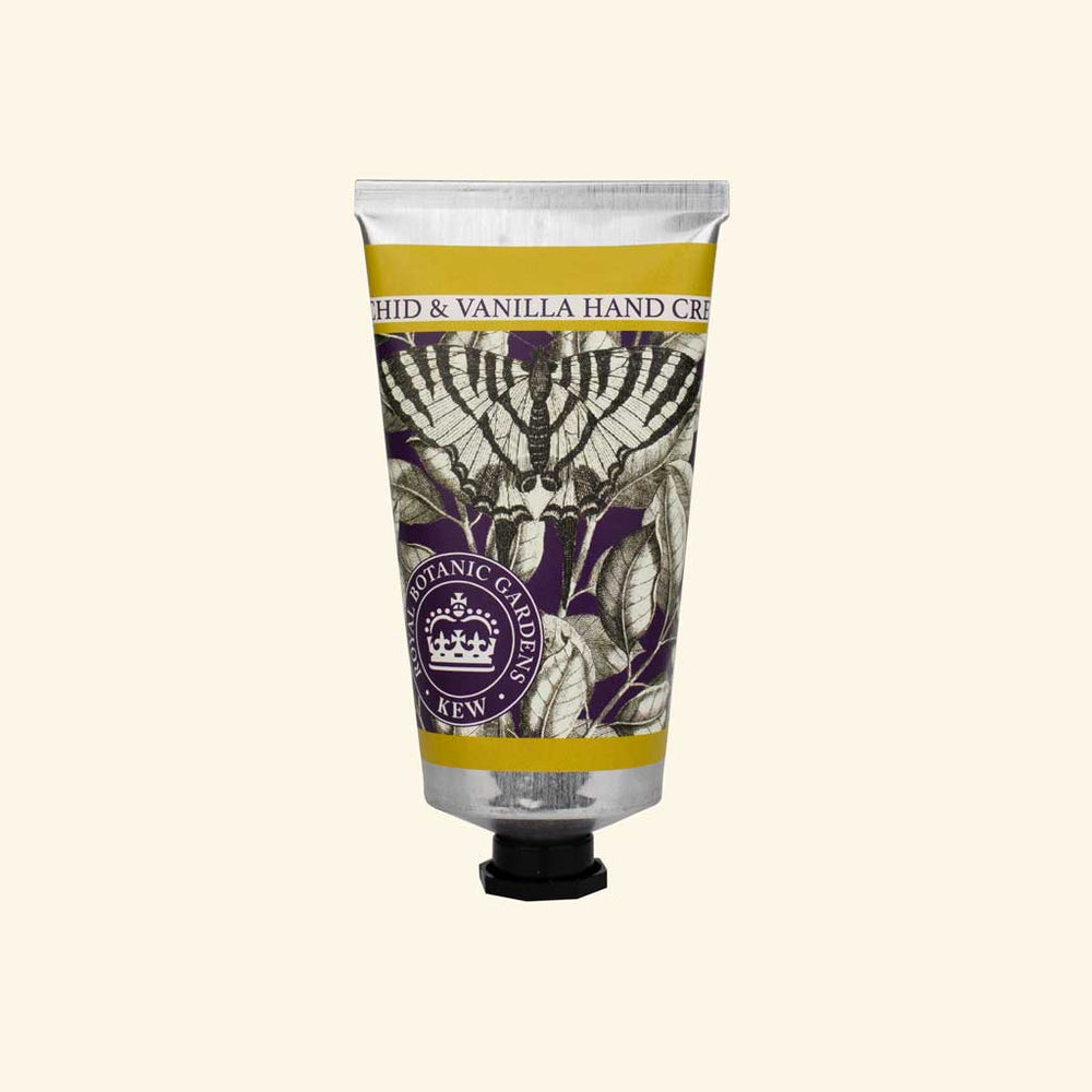 „Tube der Handcreme mit Orchidee und Vanille, gestaltet mit botanischen Illustrationen auf hellem Hintergrund.“