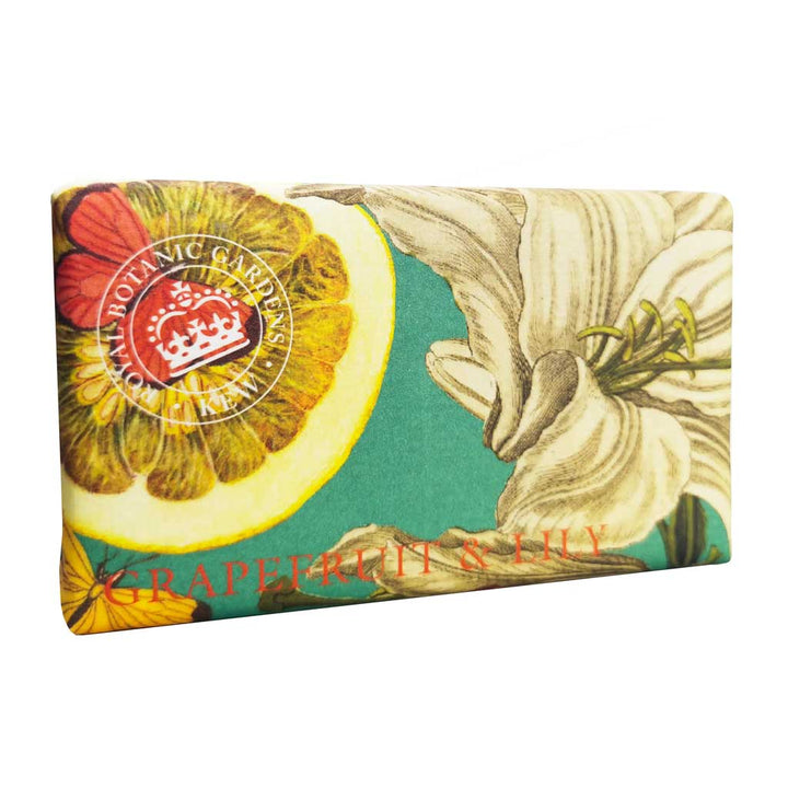 “Seife in edlem Papier mit botanischem Design aus Grapefruit und Lilien auf grünem Hintergrund, Text: Grapefruit & Lily.”