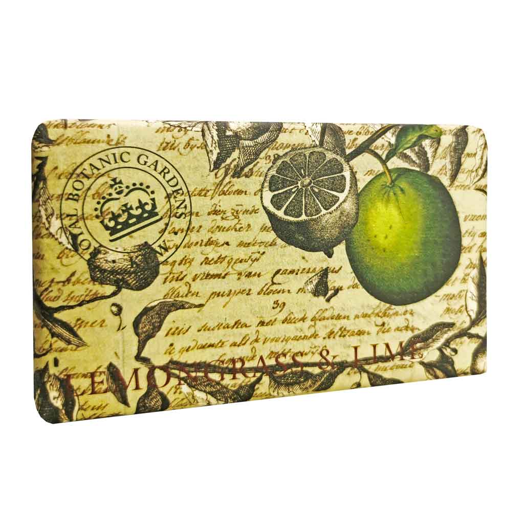 “Seife in edlem Papier mit Vintage-Design, Limetten-Illustration und handschriftlichem Hintergrund, Text: Lemongrass & Lime.”