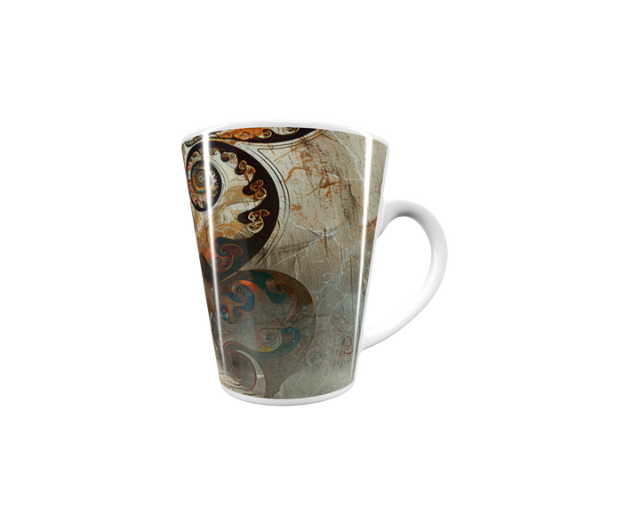 „Latte-Tasse konisch mit Kunstmotiv: Frau im blauen Kleid in surrealer Szene, großes Gesicht mit geschlossenen Augen und ornamentalen Spiralen“