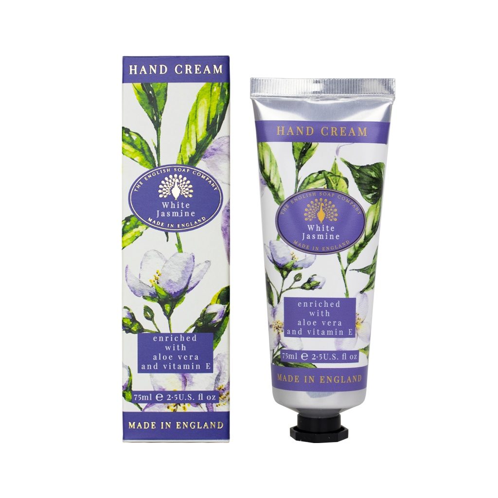 „Set aus Handcreme-Tube und Verpackung ‘White Jasmine’ mit floralem Design, violettem Deckel und Aufschrift ‘enriched with aloe vera and vitamin E’.“