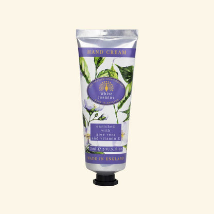 „Handcreme-Tube ‘White Jasmine’ mit violettem Deckel und floralem Design, angereichert mit Aloe Vera und Vitamin E.“