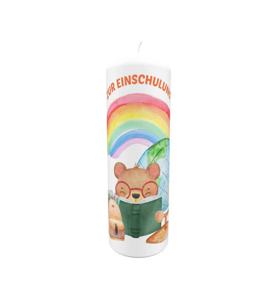 Einschulungskerze „Lesebär & Regenbogen“