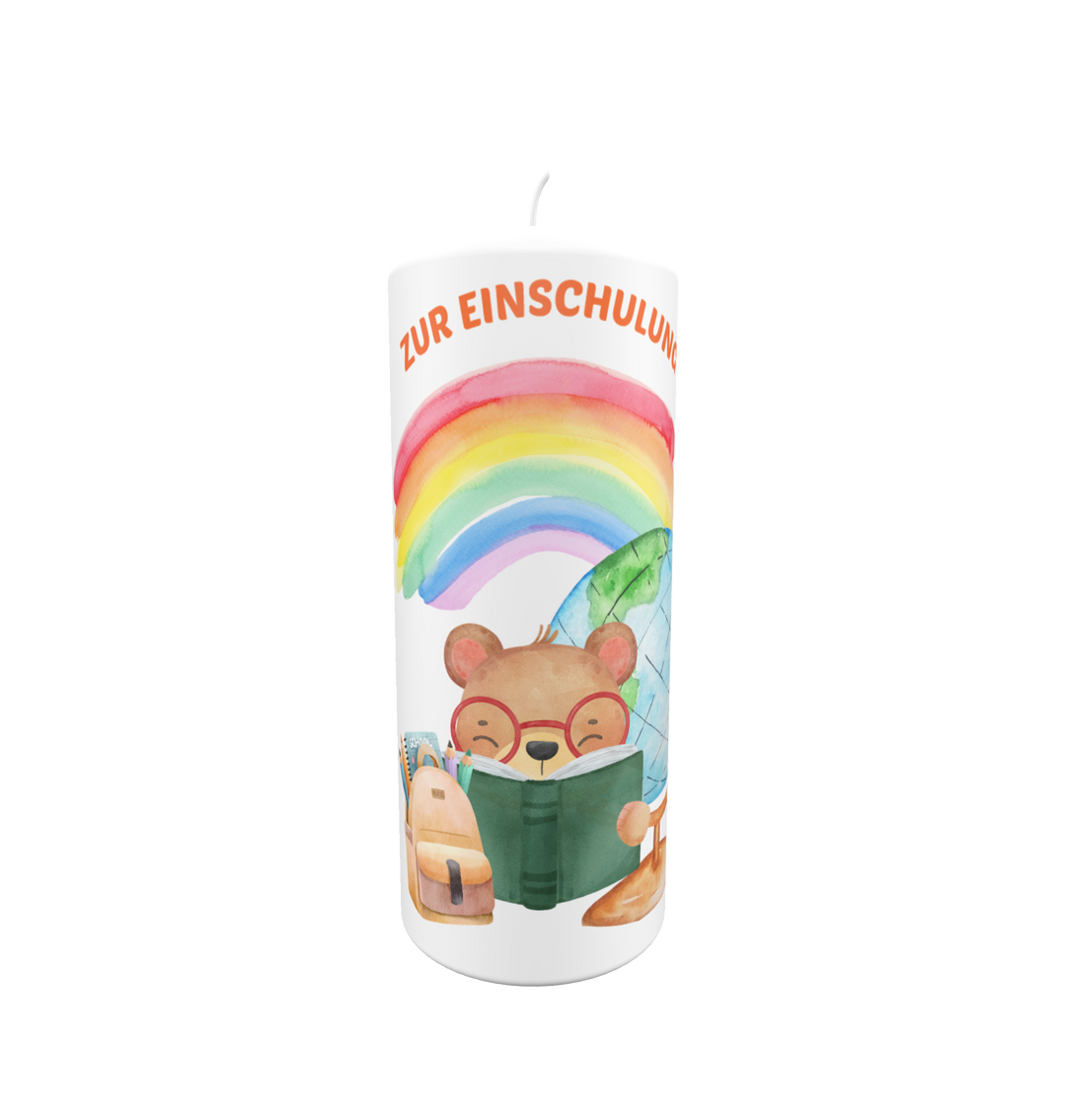 Einschulungskerze „Lesebär & Regenbogen“