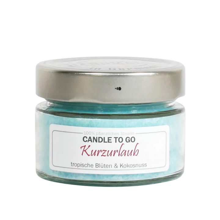 Candle Factory Candle to Go Kurzurlaub – handgegossene Duftkerze im Glas, tropische Blüten & Kokosnuss, 100 % pflanzlich, Handmade in Germany.