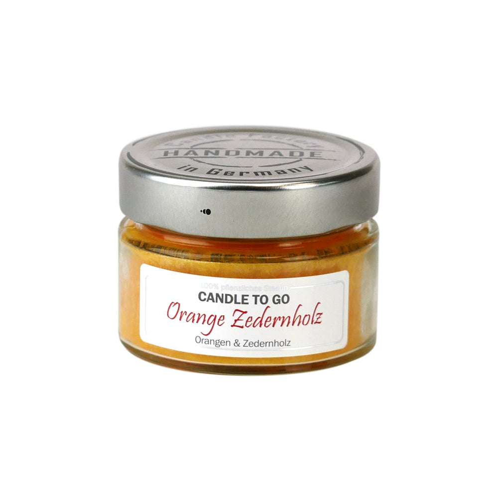Candle Factory Candle to Go Orange Zedernholz – handgegossene Duftkerze im kleinen Glas mit Orange & Zedernholz, 100 % pflanzlich, vegan, Handmade in Germany.