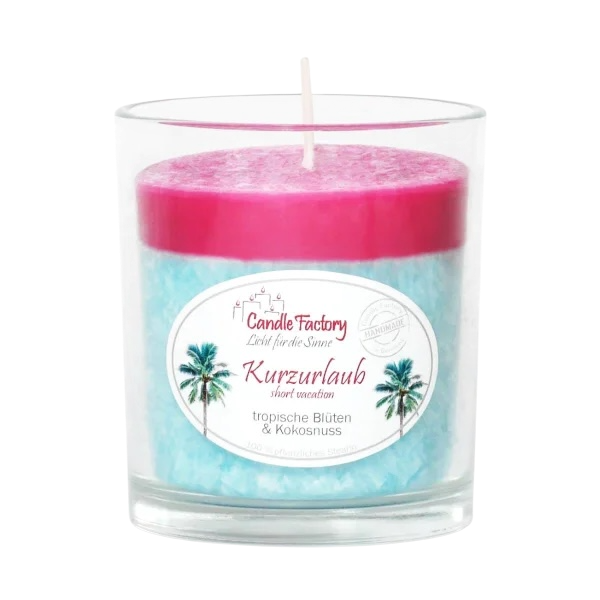 Candle Factory Party Light Kurzurlaub – handgegossene Duftkerze im Glas, tropische Blüten & Kokosnuss, zweifarbiges Design, Handmade in Germany.