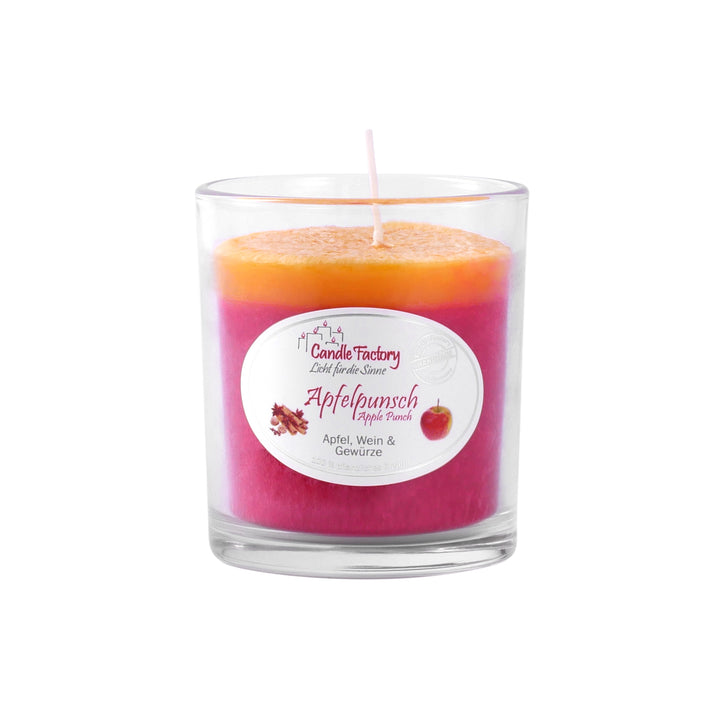 Duftkerze im Glas mit orange-roter Oberfläche und Etikett „Apfelpunsch“, mittig platziert auf weißem Hintergrund.
