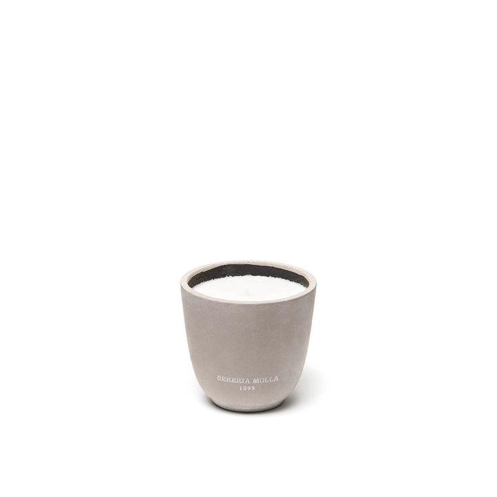 Citronella & Mint Duftkerze Stone Collection L von Cereria Mollá 1899, handgegossen im grauen Betongefäß mit frischem Zitronengras- und Minzduft.