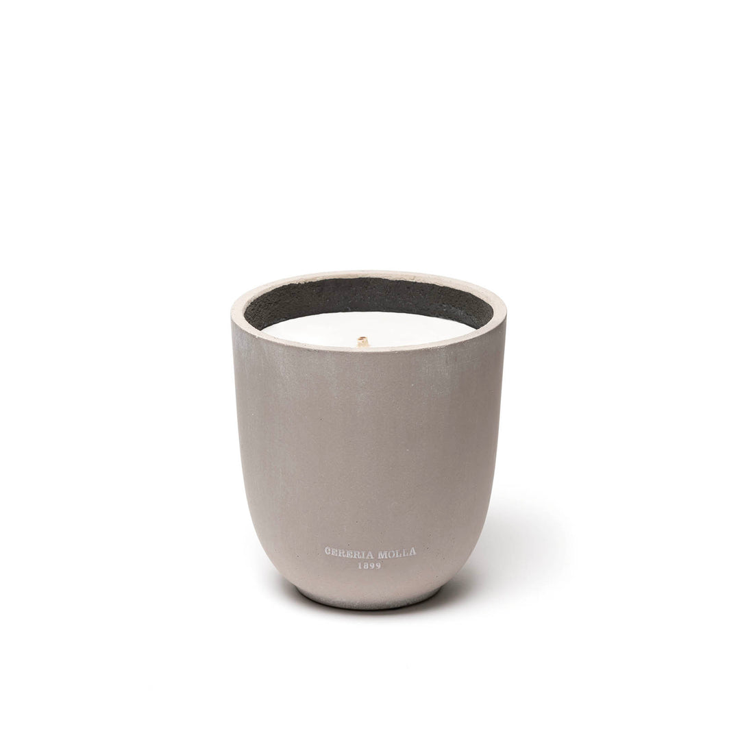 Citronella & Mint Duftkerze Stone Collection XXL von Cereria Mollá 1899 im massiven Betongefäß, handgegossen mit frischem Zitronengras-Minze-Duft.