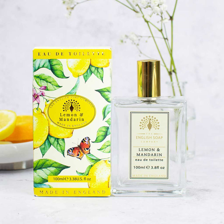 Eau de Toilette Lemon &amp; Mandarin 100 ml mit goldener Kappe und passender Zitronen-Verpackung von The English Soap Company.
