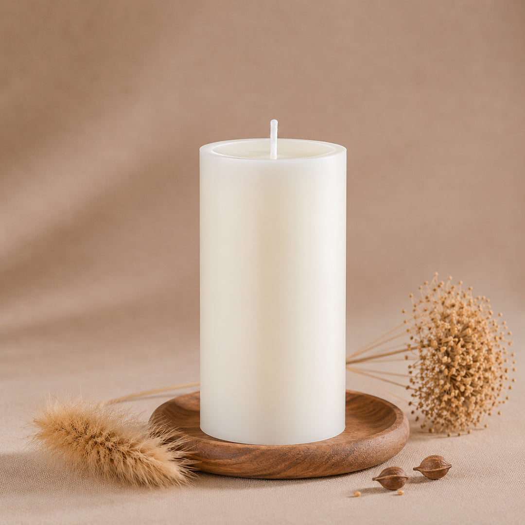 Engels Original Stumpenkerze Ø 80 mm in Champagner – elegante durchgefärbte Dekokerze für Wohnraum und Tischdekoration.