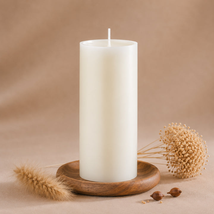 Engels Original Stumpenkerze Ø 80 mm in Champagner – elegante durchgefärbte Dekokerze für Wohnraum und Tischdekoration.