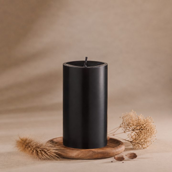 Engels Original Stumpenkerze Ø 80 mm in Schwarz – moderne durchgefärbte Qualitätskerze für stilvolle Wohn- und Tischdekoration.