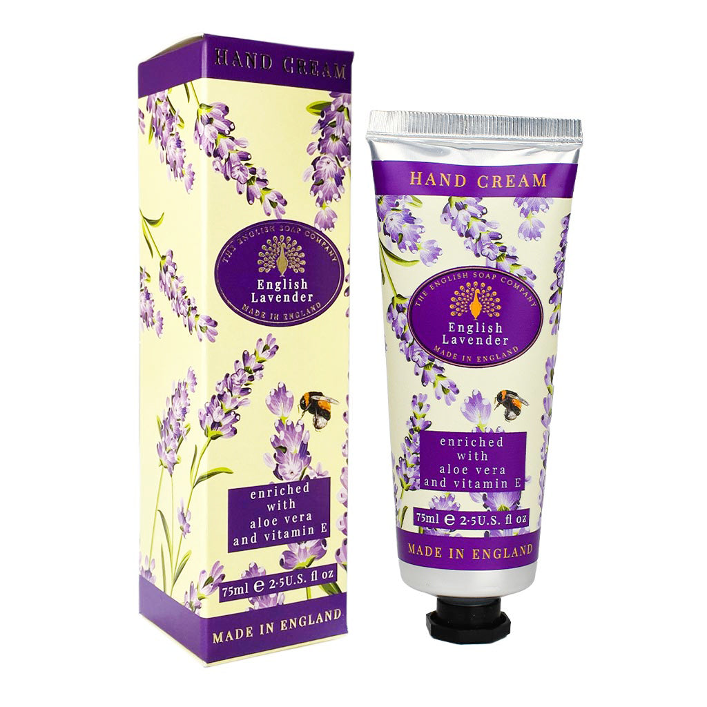 Handcreme „English Lavender“ mit violetter Verpackung, Lavendelblüten und Biene, angereichert mit Aloe Vera und Vitamin E.