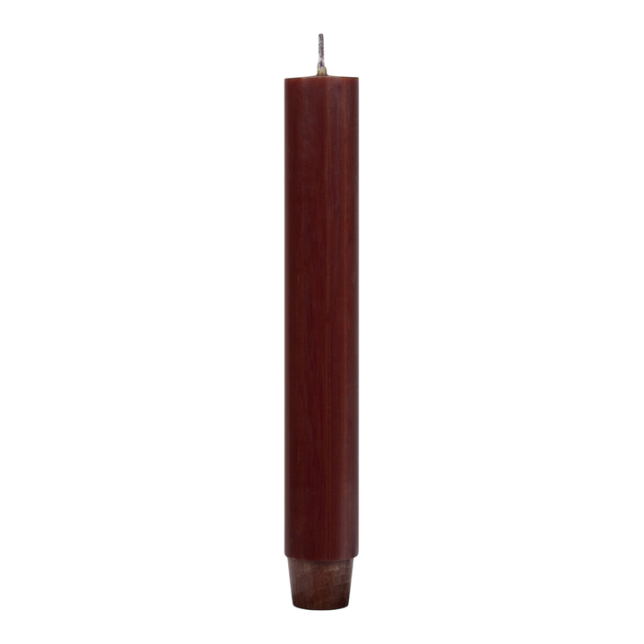 Flachkopf-Stabkerze in dunkel-schokolade handgearbeitet von JASPERS Kerzen – ca. 10 Stunden Brenndauer, ideal für stilvolle Tischdekorationen.