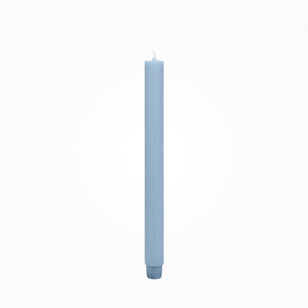 Durchgefärbte Flachkopf-Stabkerze von Jaspers in hellblau  – 29 cm hoch, Ø 2,2 cm, lange Brenndauer, verjüngter Fuß, stilvolles Design für Tischdeko und Wohnambiente