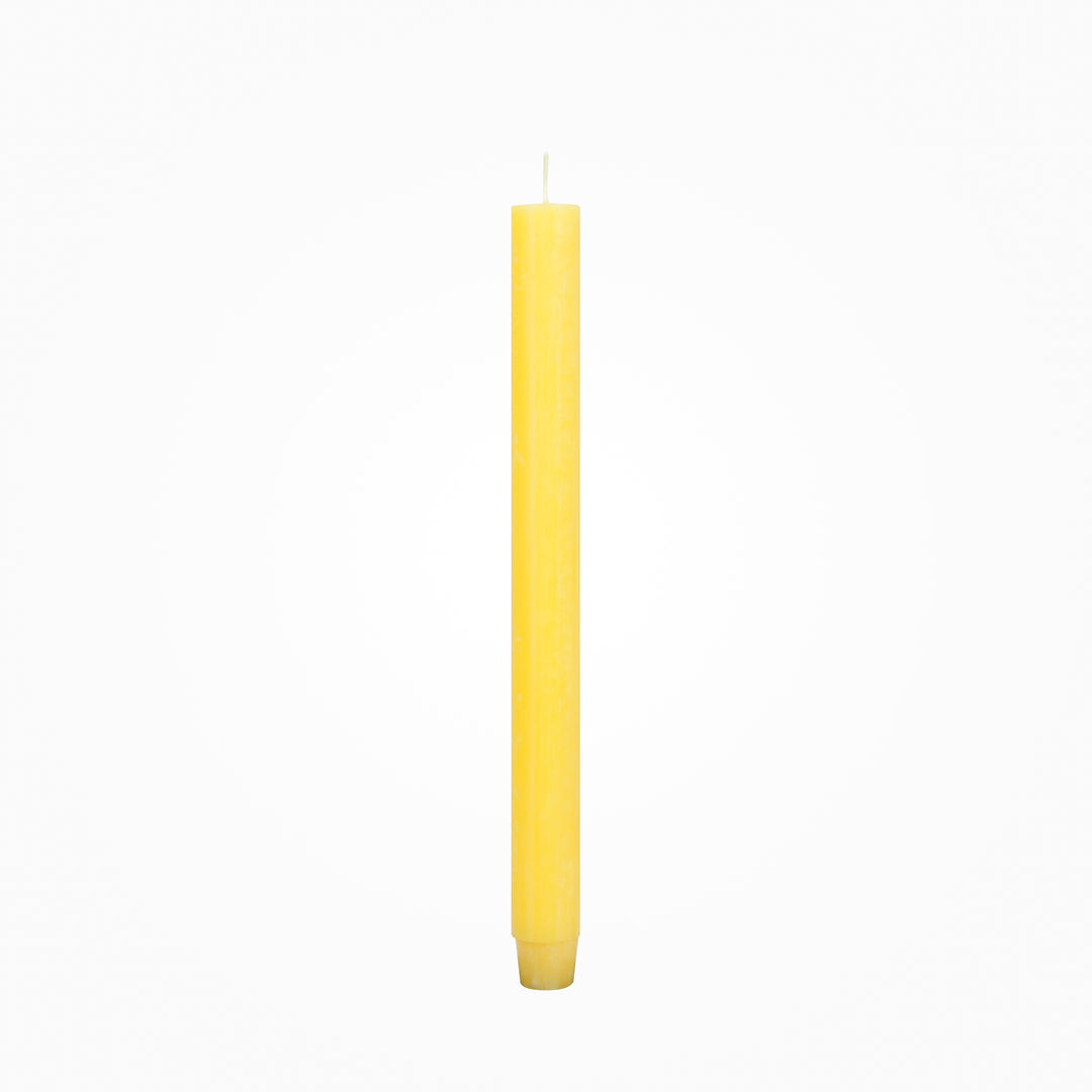 Durchgefärbte Flachkopf-Stabkerze von Jaspers in hellmais, – 29 cm hoch, Ø 2,2 cm, lange Brenndauer, verjüngter Fuß, stilvolles Design für Tischdeko und Wohnambiente