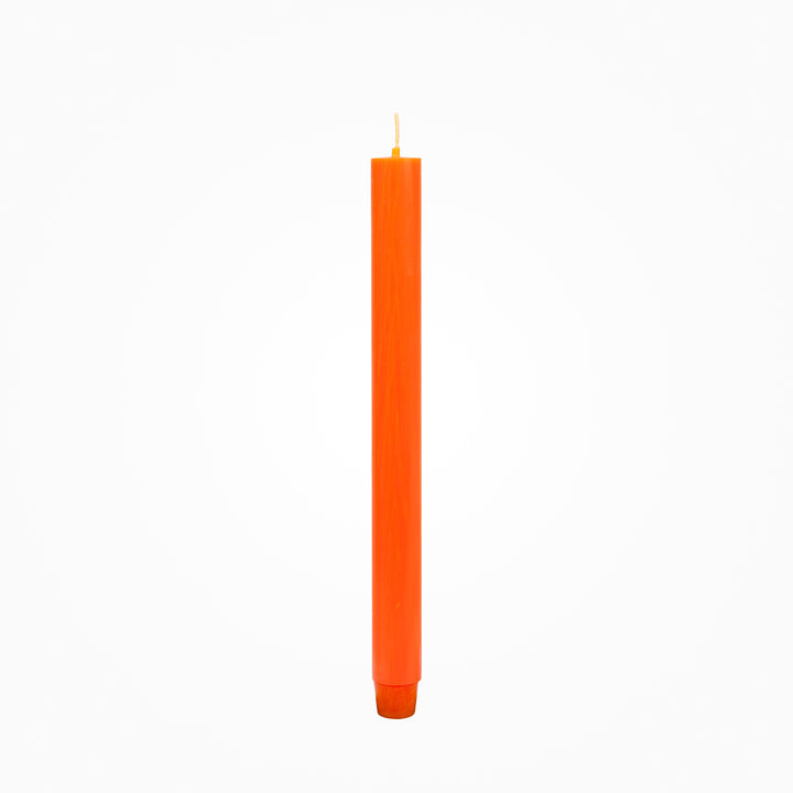 Durchgefärbte Flachkopf-Stabkerze von Jaspers in orange– 29 cm hoch, Ø 2,2 cm, lange Brenndauer, verjüngter Fuß, stilvolles Design für Tischdeko und Wohnambiente