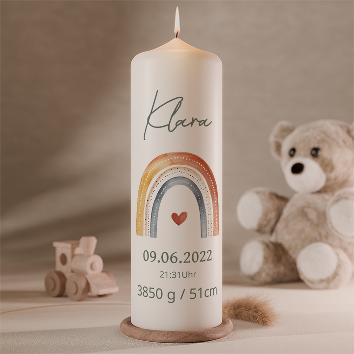 personalisierte geburtskerze regenbogen naturfarben mit name und geburtsdaten