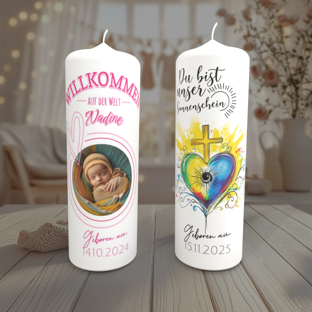 Zwei Geburtskerzen im Babyzimmer – Willkommen auf der Welt und Du bist unser Sonnenschein