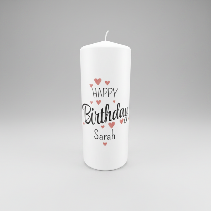 Personalisierte Geburtstagskerze „Herzlich“ in Weiß, Größe 150 × 60 mm, mit elegantem Herzmotiv und individueller Personalisierung.
