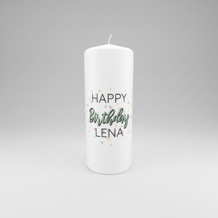 Personalisierte Geburtstagskerze „Konfettigruß“ in Weiß, Größe 150 × 60 mm, mit elegantem Happy-Birthday-Konfettidesign und persönlichem Namen.