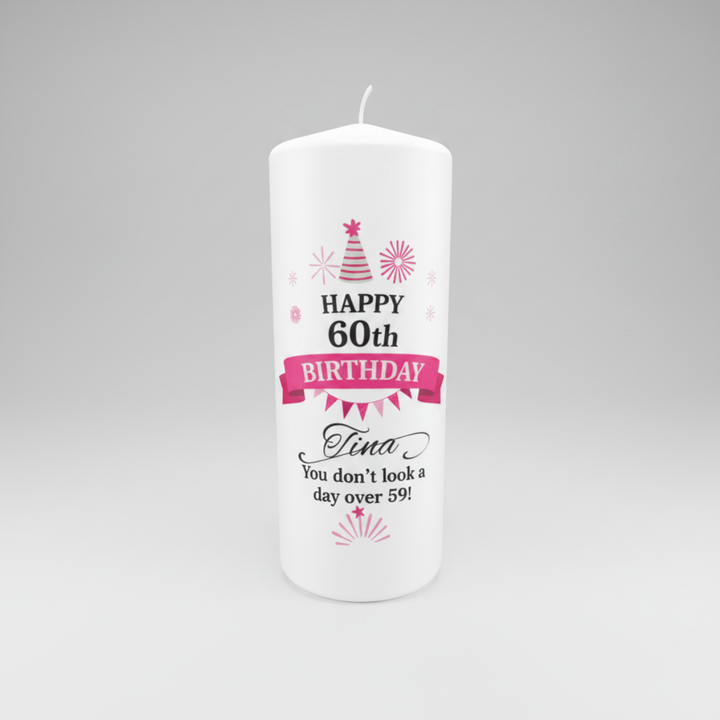 Personalisierte Geburtstagskerze „Pink Party“ in Weiß, Größe 150 × 60 mm, mit fröhlichem Party-Design und individueller Personalisierung.