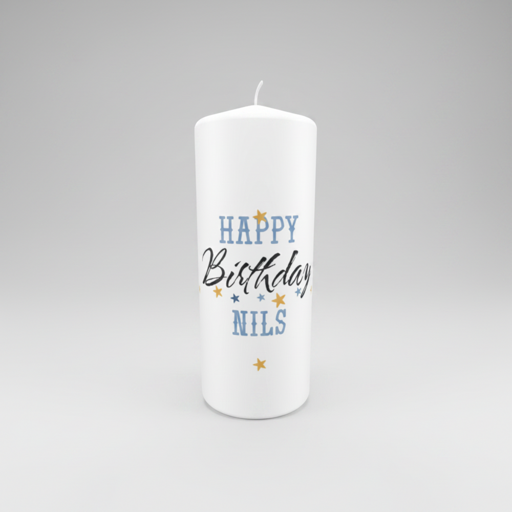 Personalisierte Geburtstagskerze „Sternenzauber“ in Weiß, Größe 150 × 60 mm, mit blau-goldenem Happy-Birthday-Design und persönlichem Namen.