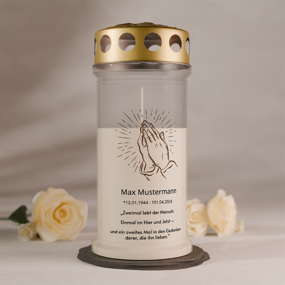 Gedenkkerze mit betenden Händen und Personalisierung mit 4 Tage Brenndauer