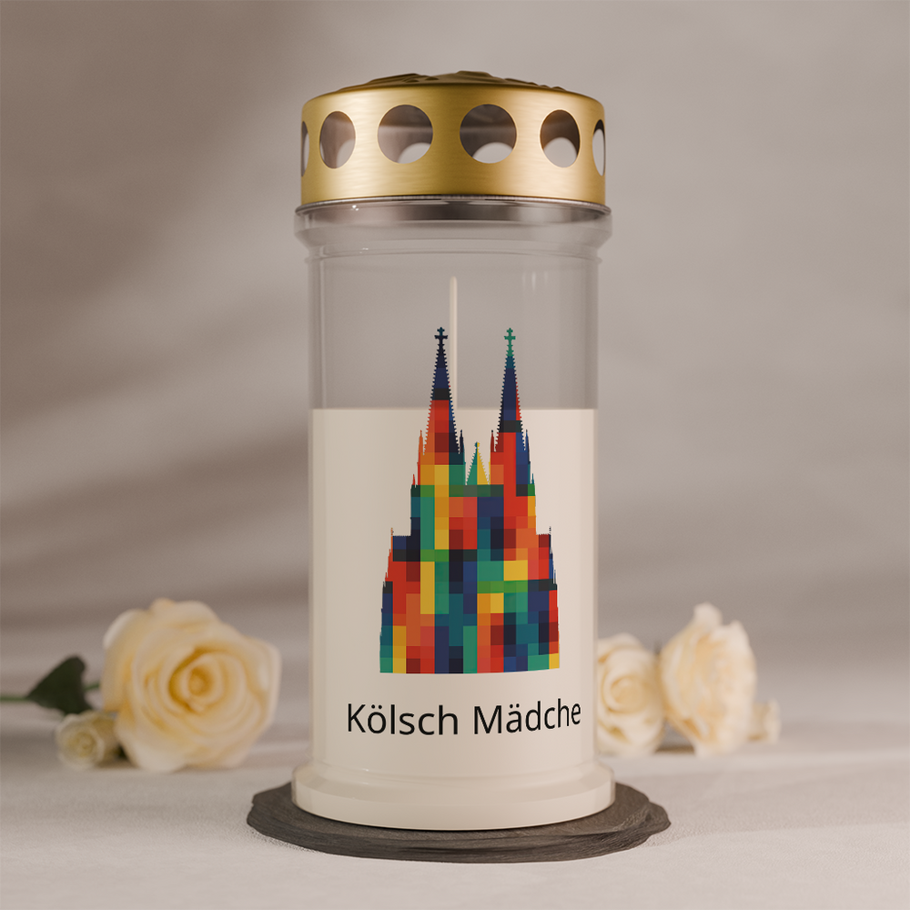 Gedenkkerze mit Kölner-Dom-Motiv in Regenbogenfarben und Aufschrift Kölsch Mädche mit 4 Tage Brenndauer
