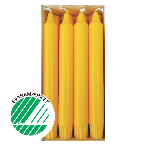 Gelbe Kronenkerzen im 8er-Pack – 100 % Stearin, Nordic Swan zertifiziert, klassische Kronenspitze, umweltfreundlich und tropffrei.