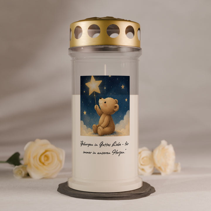 4- oder 7-Tage-Grablicht für Sternenkinder mit einem liebevoll illustrierten Teddybären, leuchtendem Stern und dem Spruch „Geborgen in Gottes Liebe – für immer in unseren Herzen.“