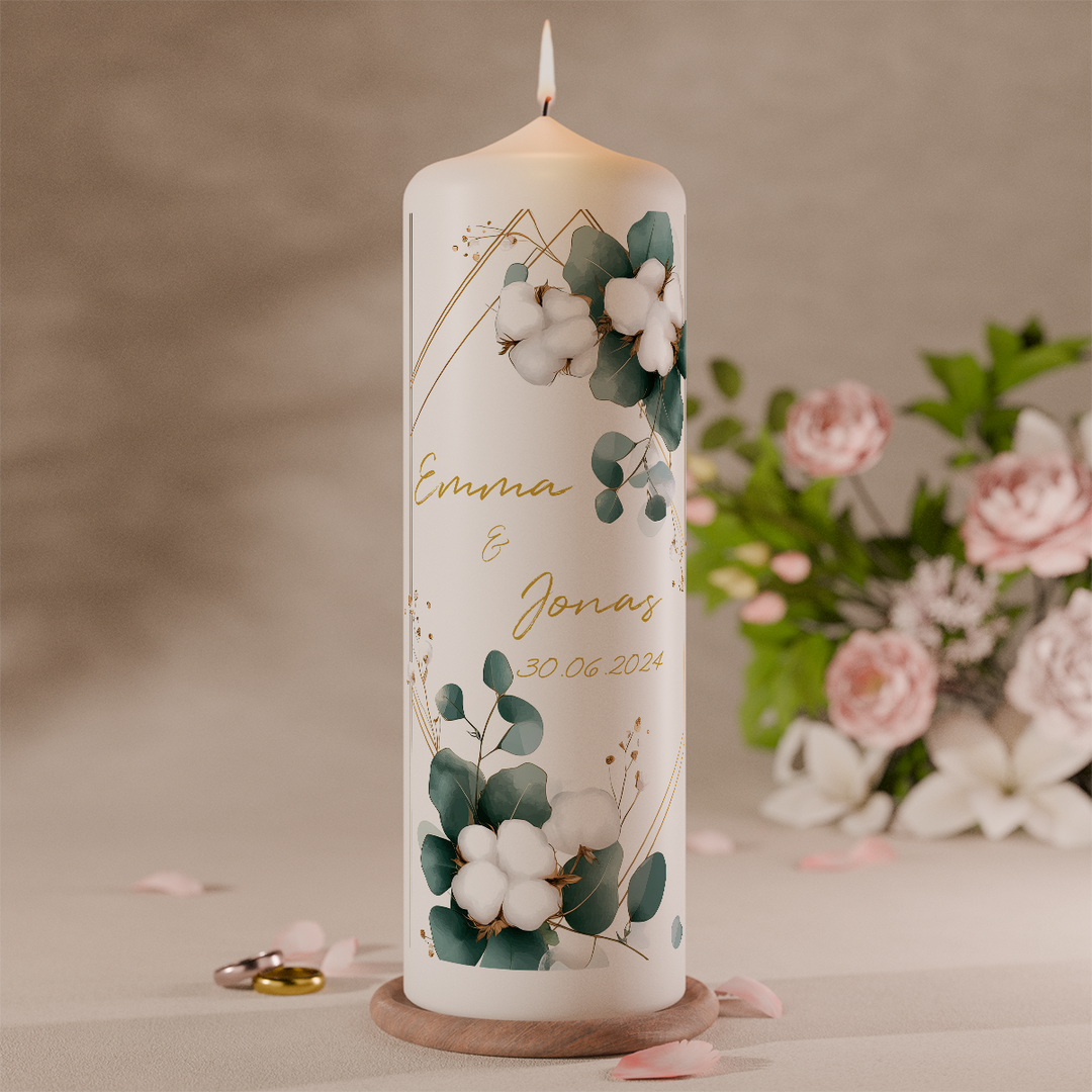 personalisierte hochzeitskerze mit baumwolle und eukalyptus design
