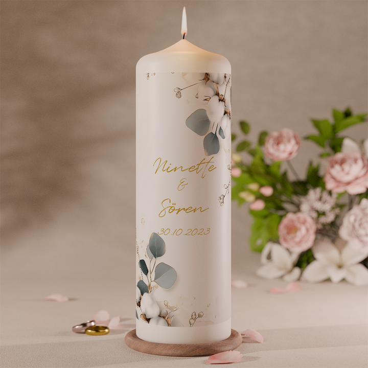 personalisierte hochzeitskerze mit eukalyptus und namen