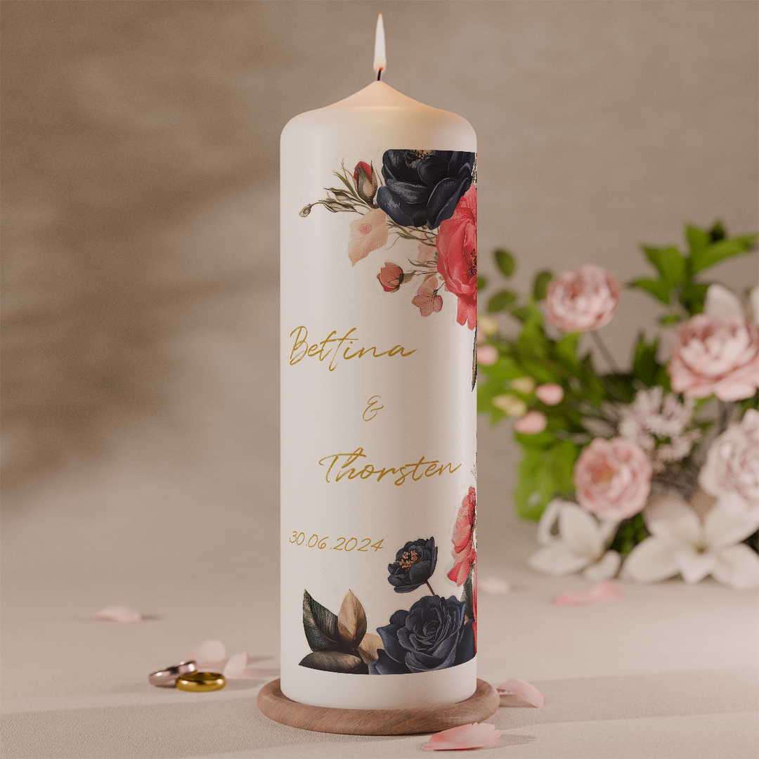 personalisierte hochzeitskerze mit herzmotiv und namen