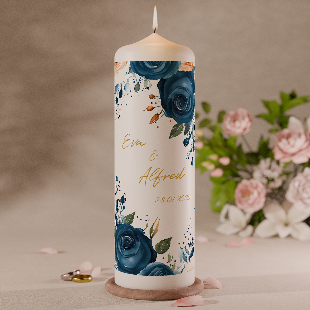 personalisierte hochzeitskerze mit goldenen akzenten und namen