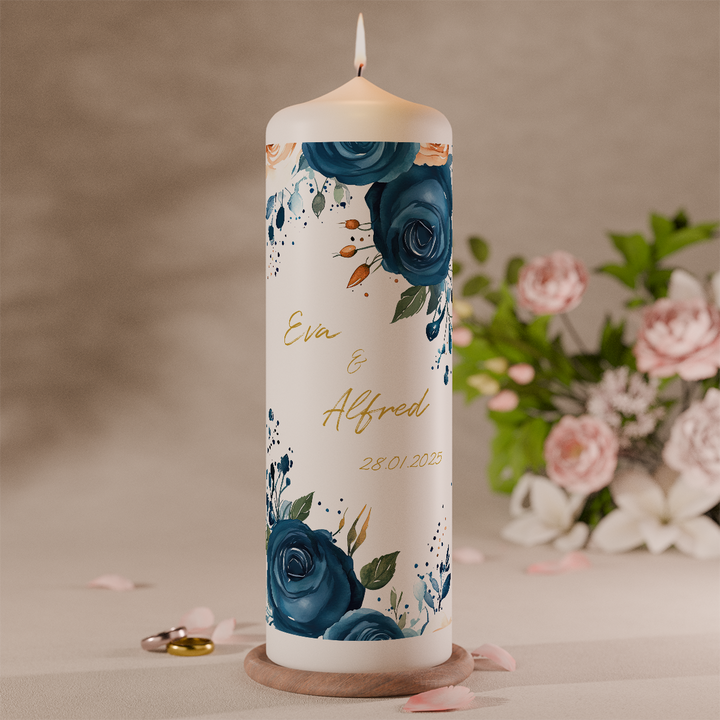 personalisierte hochzeitskerze mit goldenen akzenten und namen